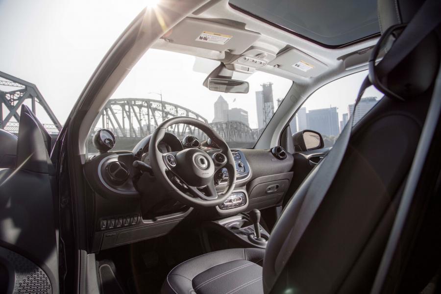 Интерьер Smart ForTwo Prime Coupe 2016 года  (NA) (фото 4 из 30)